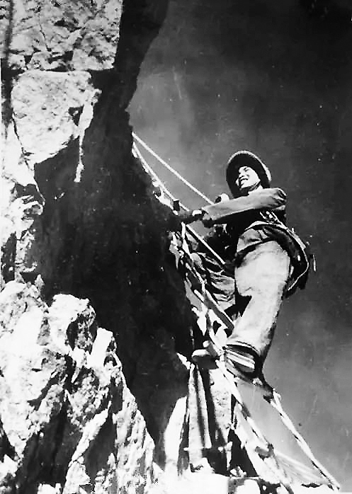 中國(guó)有座鏡鐵山